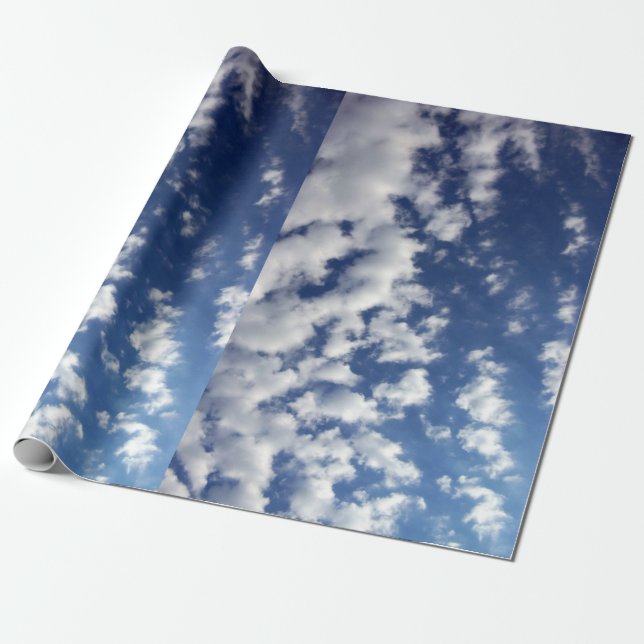 Papier Cadeau Nuages gonflés sur l'enveloppe de cadeau de ciel (Déroulé)