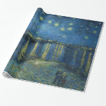 Papier Cadeau Nuit étoilée sur le Rhône Vincent van Gogh<br><div class="desc">Starry Night Over The Rhone a été peint en 1888 par Vincent Van Gogh (huile sur toile). Le tableau capturait la nuit autour du Rhône. Le défi de la peinture de nuit fascinait van Gogh et en peignant Starry Night Over the Rhône, il a choisi un point de vue qui...</div>
