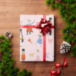 Papier Cadeau Nutcracker Caractères Pink Christmas Holiday<br><div class="desc">Ce papier d'emballage de Noël mignon et festif présente un arrière - plan rose avec des personnages de casse-noix. Personnalisez-le selon vos besoins. Vous pouvez trouver des produits correspondants dans mon magasin.</div>