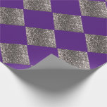 Papier Cadeau Pailleté Argent Métallisé Violet Abstrait Chic<br><div class="desc">Un magnifique fond violet foncé avec des formes de diamants en paillettes d'argent fait de ce motif abstrait un design magnifique pour toutes les occasions.</div>