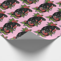 Panthère noire et roses en fleurs