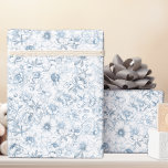 Papier Cadeau Papier à enveloppement floral Dusty Blue Chinoiser<br><div class="desc">Enveloppez vos cadeaux avec une élégance intemporelle en utilisant ce papier d'emballage floral à chinoiserie bleu poussiéreux. Inspiré par les classiques motifs de toile, ce design présente des fleurs délicates dessinées à la main, dans un bleu et blanc doux, parfaits pour les baby showers, anniversaires et autres occasions spéciales. Son...</div>