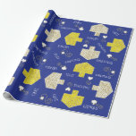 Papier Cadeau Papier à envelopper personnalisé Chanukah "Dreidel<br><div class="desc">Papier d'enveloppement personnalisé Chanukah/Hanoukka "Dreidels 2" Commençons par cette Hanoukka Party avec notre dernier emballage cadeau personnalisé pour habiller votre Chanukah présente :) Supprimez le texte et ajoutez votre propre texte n'importe où sur le papier d'emballage. Utilisez votre style de police, votre couleur et votre taille préférés. Utilisez les outils...</div>