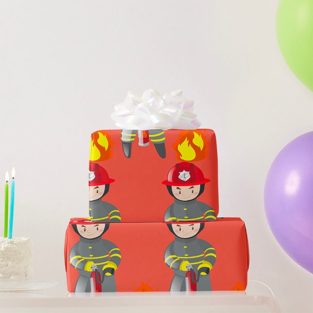 Papier Cadeau Petit héros pompier éteignant un incendie (Créateur téléchargé)
