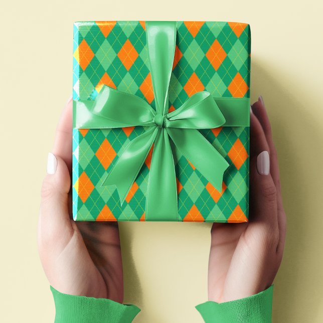 Papier Cadeau Petit Jacquard vert et orange Saint Patrick's Day (Irish Small Argyle Pattern: Green and Orange Diamonds and Yellow Dotted Lines for St. Patrick's Day)