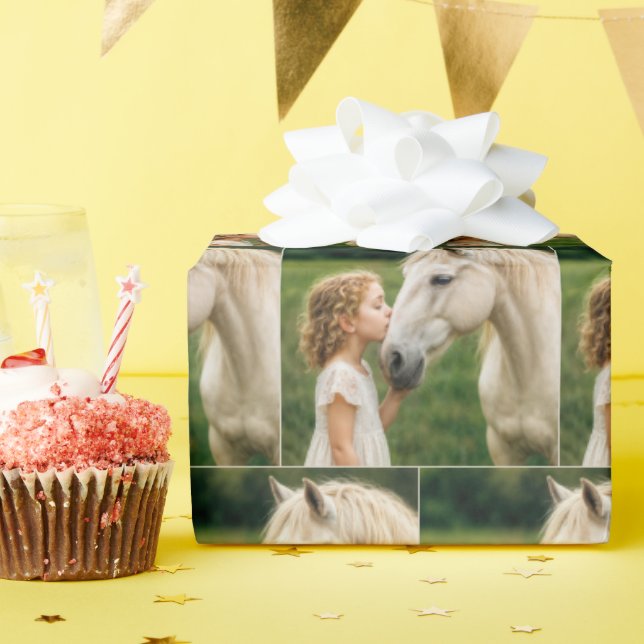 Papier Cadeau Petite Fille Embrassant Son Cheval (Fête d'anniversaire)