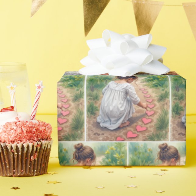 Papier Cadeau Petite fille faisant un chemin de jardin de coeur (Fête d'anniversaire)