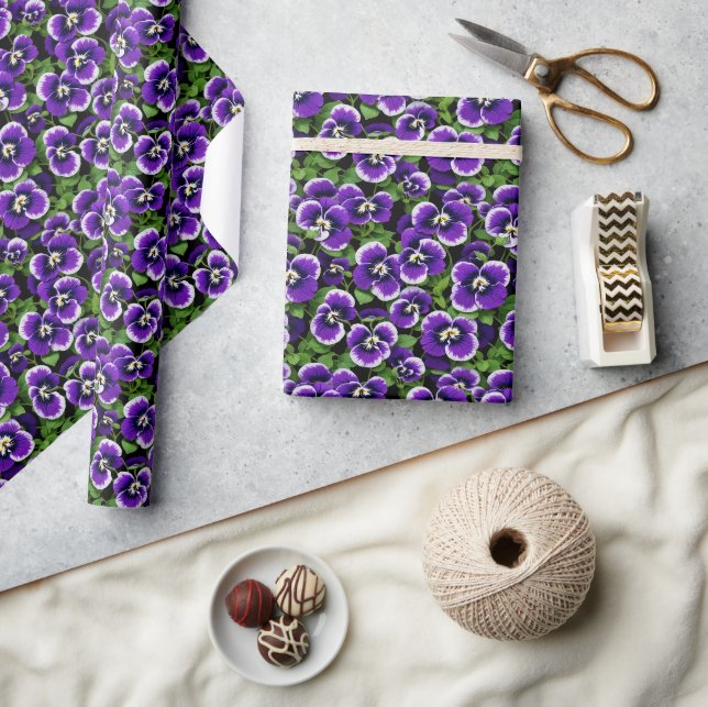 Papier Cadeau Petites Pansies violettes Graphiques (Artisanat)