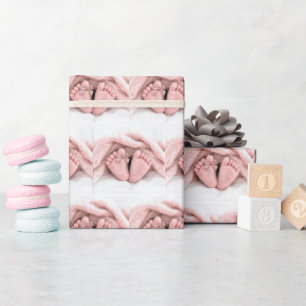 Papier Cadeau Pieds de bébé fille avec un nœud à pois