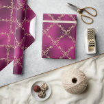 Papier Cadeau Pink Christmas Holiday Gold Damask Metallic<br><div class="desc">Arrière - plan métallique rose profond/prune avec motif damassé parties scintillant faux or pour un beau papier d'emballage cadeau de Noël. Si chic. Si joli pour la saison ou pour toute occasion. C’est tellement élégant.</div>