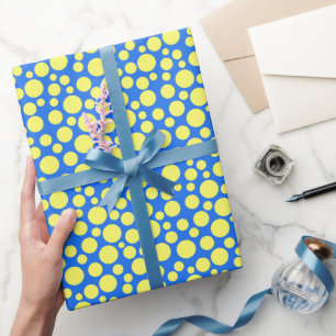 Papier Cadeau Pois jaunes sur un arrière - plan bleu ciel