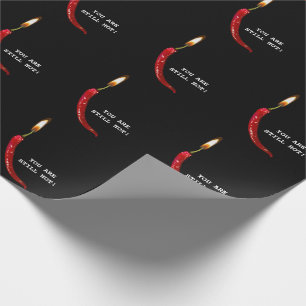 Papier Cadeau Poivron rouge avec flamme de bougie sur fond noir