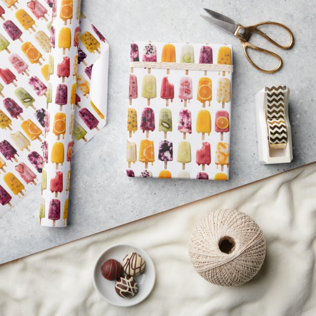 Papier Cadeau Popsicles de fruits surgelés assortis sur fond bla (Artisanat)