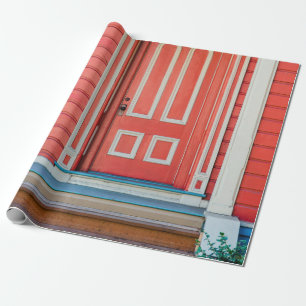 Papier Cadeau Porte et porche en bois peint rouge traditionnel,