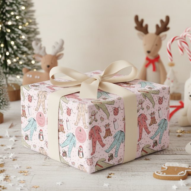 Papier Cadeau Premier Noël personnalisé du bébé rose mou (Cute 1st Christmas Kids Wrapping Paper. Baby Pj's & Winter Animals First Xmas Illustration for Girl)