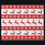 Papier Cadeau Red Christmas Deer Red & White Snowflake Motif<br><div class="desc">Des rangées de rennes de rennes plaid bondés bondissant vers la droite et des rennes rouges/bordeaux profonds se dirigent vers la gauche sur ce modèle de Noël qui comprend également des flocons de neige. Les rangées bordeaux/rouges présentent des flocons de neige blancs tandis que les rennes sont sur des rangées...</div>