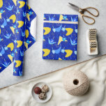 Papier Cadeau Rêves du milieu du siècle bleu<br><div class="desc">Montrez votre style cette saison Hanoukka avec ce design amusant et rétro dreidel!</div>
