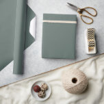 Papier Cadeau Rocheuse Rivière Profonde Vert Couleur solide<br><div class="desc">Papier d'emballage couleur solide dans une grande variété de couleurs pour tous vos cadeaux de mariage et de douche. Les couleurs pour 2025 sont foncées et audacieuses et c'est ce que vous trouverez dans mes derniers designs avec des noms de couleurs de différentes entreprises de design.</div>