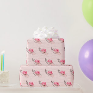 Papier Cadeau Rose À La Main Sur Les Coeurs