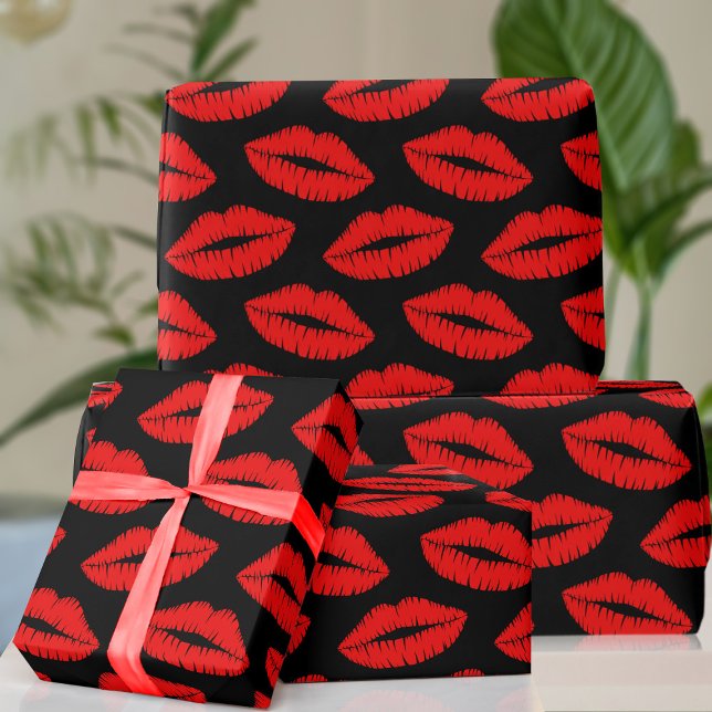 Papier Cadeau Rouge Motif baisseur noir papier enveloppement rou (Perfect wrapping paper for Valentine's Day or any time you need to wrap a gift in lots of kisses)