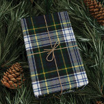 Papier Cadeau Rustique Plaid Clan blanc et vert Gordon Tartan<br><div class="desc">Enveloppez vos cadeaux de vacances dans un style festif avec notre rustique Clan Gordon Tartan Green Plaid Wrapping Paper. Ce design classique et intemporel apporte une touche de chaleur et de tradition à vos cadeaux. Que ce soit pour emballer des cadeaux bien pensés pour les proches ou ajouter une touche...</div>