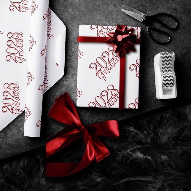 Papier Cadeau Script de Crimson Gradué | Année rouge classique m (Créateur téléchargé)
