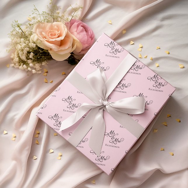 Papier Cadeau Script personnalisé M et Mme rose (elegant pink Mr and Mrs wrapping paper with script calligraphy for newlywed couples anniversaries)