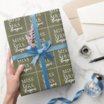 Papier Cadeau Simple Mlle à Mme Green Sage Fête des mariées<br><div class="desc">Conçu pour correspondre à notre collection botanique rustique. Surprenez la future mariée avec un papier d'emballage personnalisé. Le design est simple,  avec un en-tête qui dit miss à mrs enfermé par deux carrés</div>