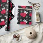 Papier Cadeau Snowflakes et Christmas Stocking Ajouter Nom Wrapp<br><div class="desc">Snowflakes and Christmas Stocking Ajouter le nom,  moderne noir et blanc Papier cadeau de Noël</div>