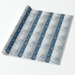 Papier Cadeau Snowflakes Happy Hanoukka Wrapping Papier<br><div class="desc">Complétez vos cadeaux de fête Hanoukka avec ce papier d'emballage personnalisé et festif de flocons de neige bleu, argent et blanc avec le ton argenté Étoiles de David et scintillants lumières scintillantes sur elle. Ajoutez l'année et personnalisez avec n'importe quel texte que vous voulez. Il correspond à l'invitation Hanoukka ci-dessous....</div>