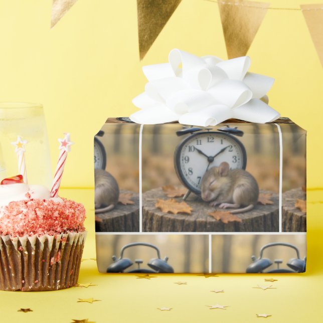 Papier Cadeau Souris dormant à côté d'un réveil (Fête d'anniversaire)