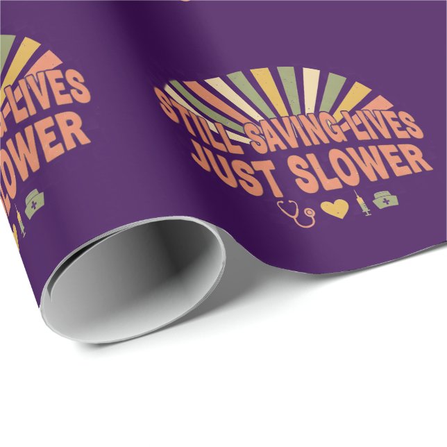 Papier Cadeau Still Saving Lives Just Slower Funny Retired Nurse (Coin rond)