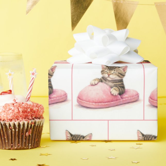 Papier Cadeau Tabby Kitten Sleeping in a Pink Slipper (Fête d'anniversaire)