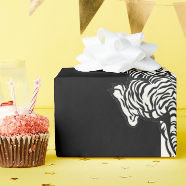 Papier Cadeau Tigre sur fond noir et blanc  (Fête d'anniversaire)