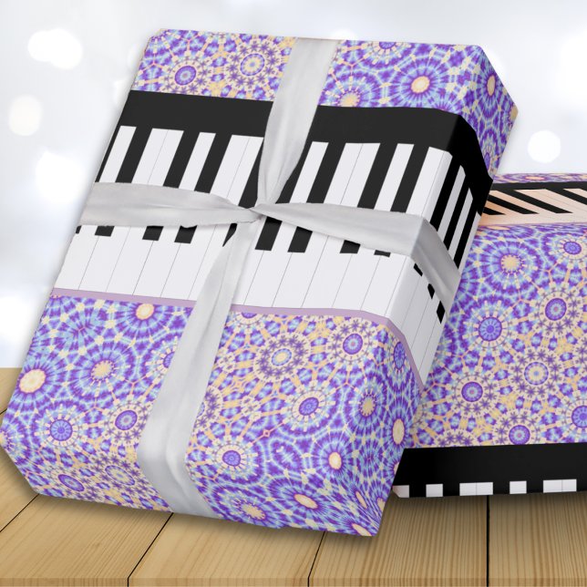 Papier Cadeau Touches de piano Joli Lilac Motif (Stylish gift wrapping paper with black and white piano keys and abstract lilac and cream pattern)