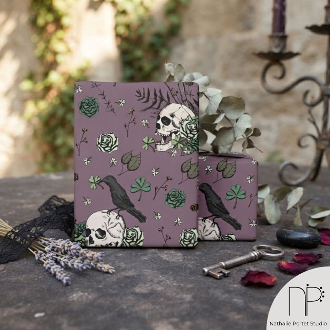 Papier Cadeau Trèfles de Crâne Irlandais St Patrick  (This Irish Skull Clovers St Patricks Day Gift Wrap features hand drawn ink art on plum purple)