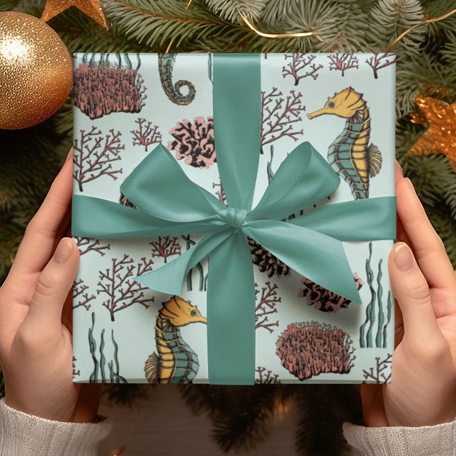 Papier Cadeau Trésors balnéaires Hippocampe et corail Nautique (Beautiful Hand-drawn Seahorse & Red Corals Pattern. Teal & Gold Seahorses. Light Mint Background.)