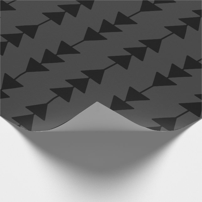 Papier Cadeau Triangles à pendage noir moderne et élégant sur fu (Coin)