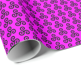 Papier Cadeau Triskele à triple spirale celtique noire sur fond 