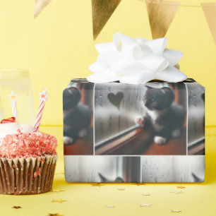 Papier Cadeau Tuxedo Kitten avec un coeur de fenêtre