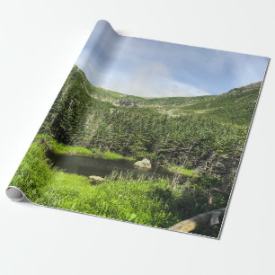 Papier Cadeau Un petit étang dans la vallée des montagnes