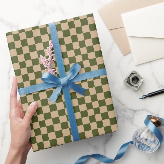 Papier Cadeau Vert armée avec style carré marron (Cadeaux)