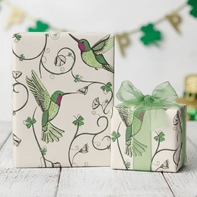 Papier Cadeau Vigne de trèfle vert motif colibri (Irish Wrapping Paper. Floral Hummingbird, Green Clover, Lucky Shamrock Vine St Patrick's Day Pattern)