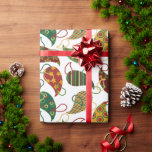 Papier Cadeau Vintage Christmas Paisley<br><div class="desc">Ce papier d'emballage a un design de Noël de paisibles avec des rayures,  des taches et/ou des étoiles dans les tons vintages de rouge,  vert et or. Vous voulez un code couleur différent ? Message-moi.</div>