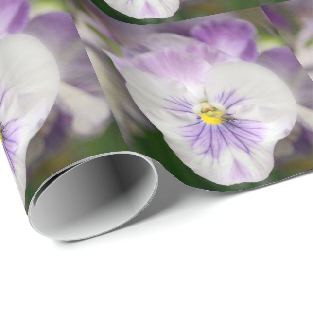 Papier Cadeau Violas violets et blancs par Shirley Taylor (Coin rond)