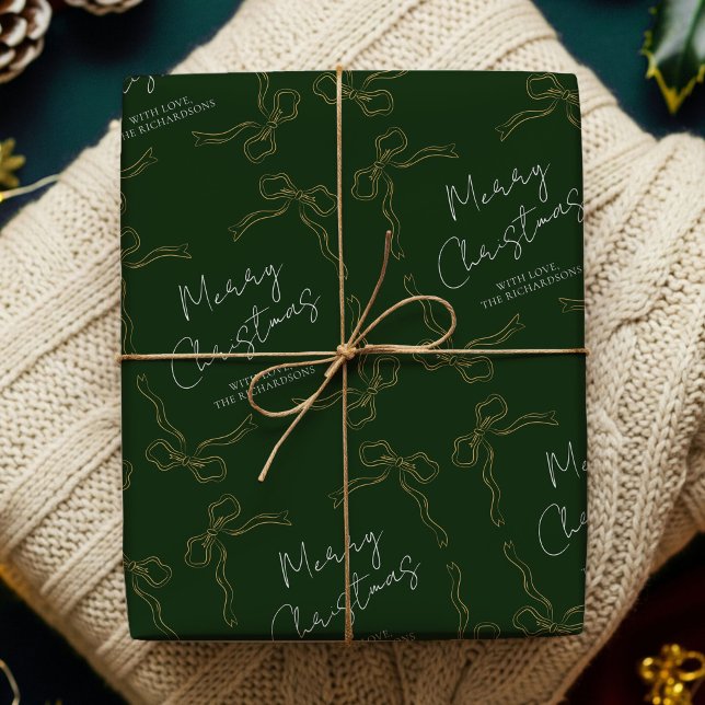 Papier Cadeau Whimsical Bows Green Gold Nom de famille Fêtes Noë (Hand drawn bows and ribbons green and gold Christmas Gift Wrapping Paper with your custom name)
