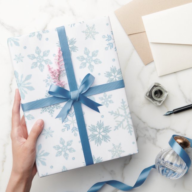 Papier Cadeau Winter Blue Snowflakes Wrapping Paper (Cadeaux)