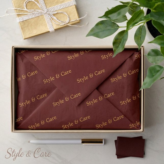 Papier de soie bordeaux avec impression de motif d (Maroon Tissue Paper with Name Pattern Print)