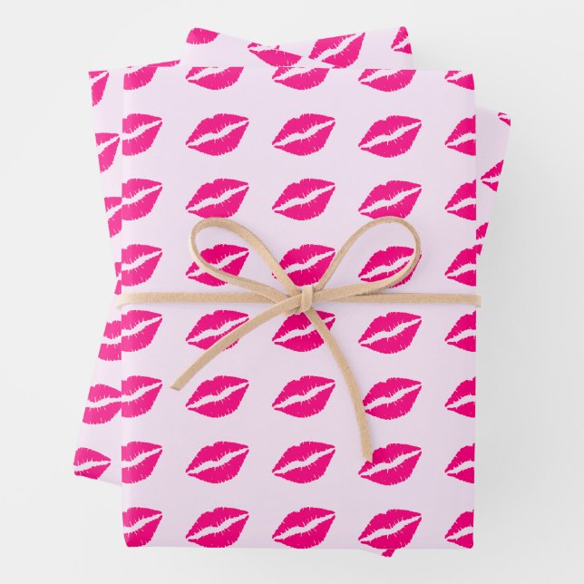 Papier d'emballage à empreintes de lèvres roses (En situation)