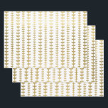 Papier d'emballage de mariage à motif de feuille b<br><div class="desc">L'emballage de cadeaux de mariage dans un motif de feuille de cœurs en faux or fait une présentation incroyable. Idéal pour les jeunes mariés,  les douches de mariée,  les douches de mariage,  les nouveaux foyers,  les douches de fiançailles,  et plus encore.</div>